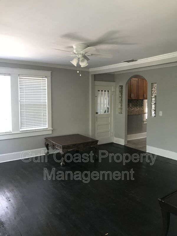 2 Bedroom 1 Bath Home in the Heart of Downtown Sarasota property image