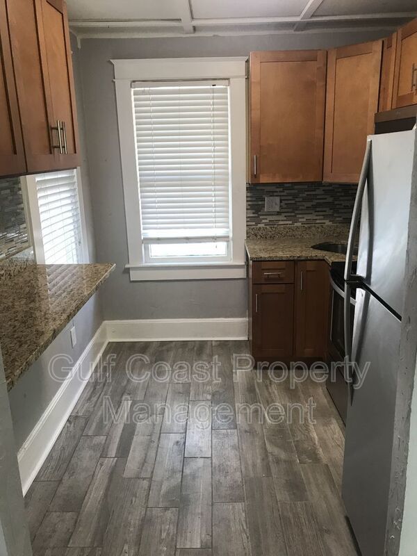 2 Bedroom 1 Bath Home in the Heart of Downtown Sarasota property image