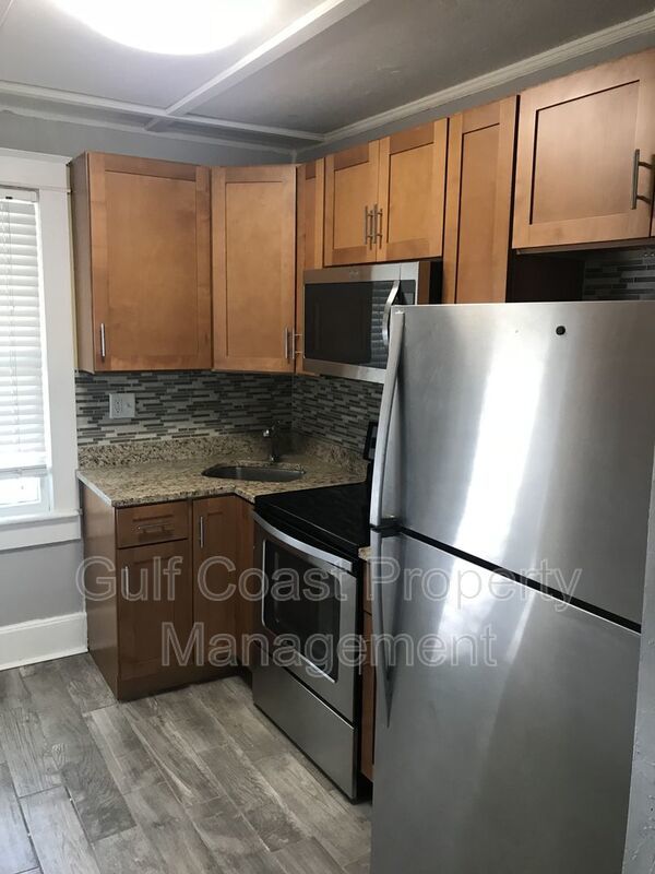 2 Bedroom 1 Bath Home in the Heart of Downtown Sarasota property image