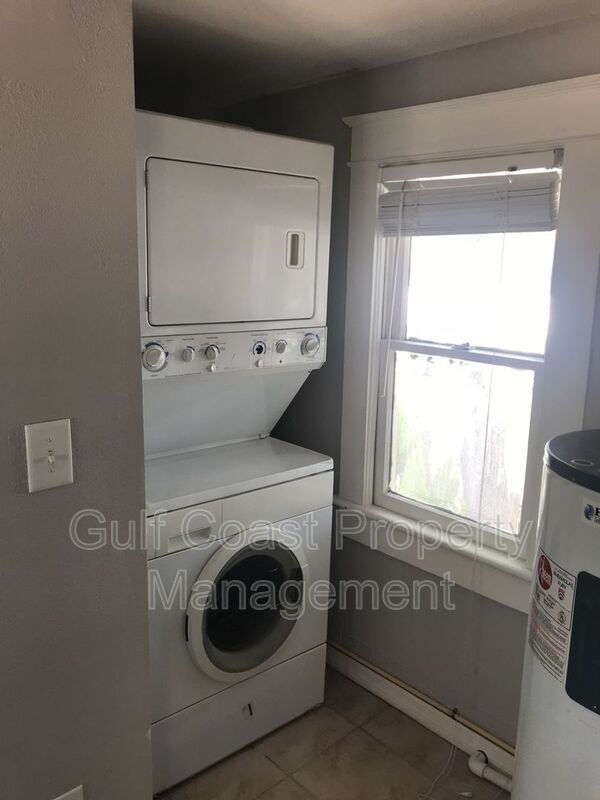 2 Bedroom 1 Bath Home in the Heart of Downtown Sarasota property image