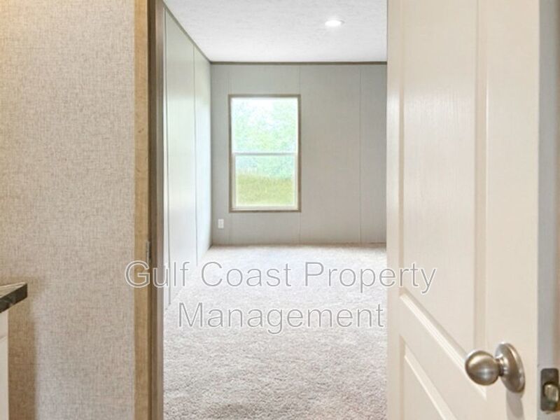 A Rare Find Five Bedrooms And Three Baths Located In Punta Gorda. property image