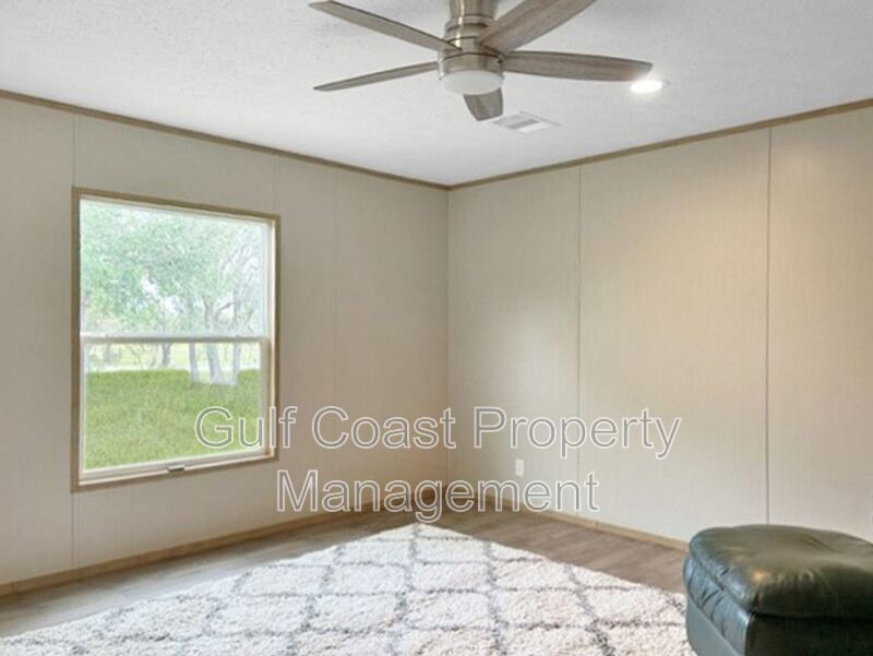 A Rare Find Five Bedrooms And Three Baths Located In Punta Gorda. property image