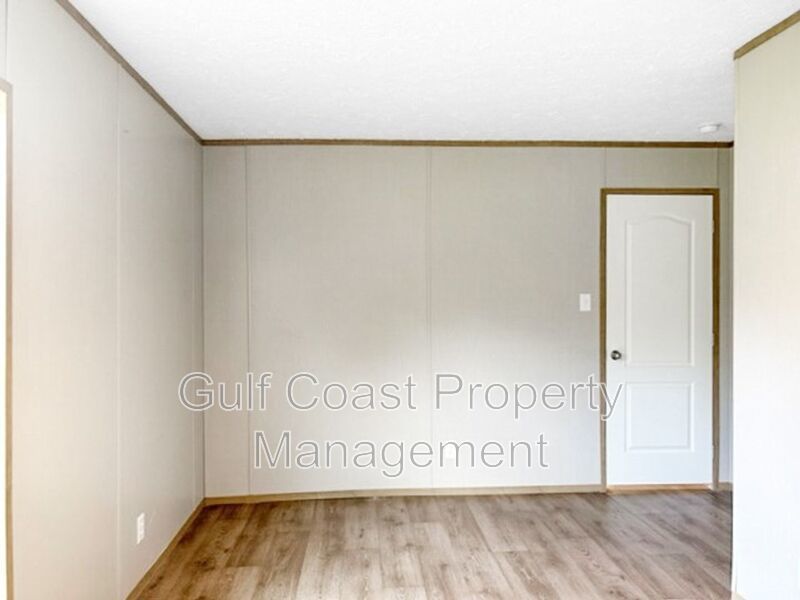 A Rare Find Five Bedrooms And Three Baths Located In Punta Gorda. property image