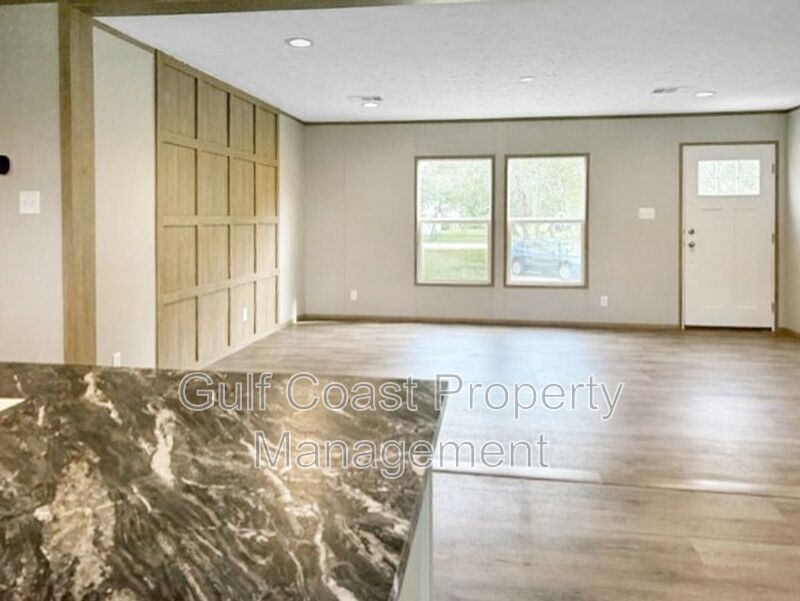 A Rare Find Five Bedrooms And Three Baths Located In Punta Gorda. property image