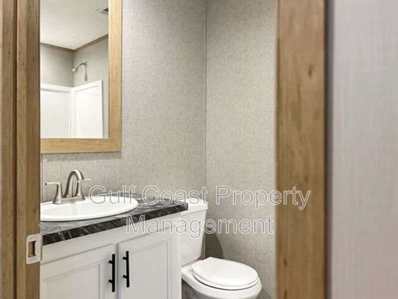 A Rare Find Five Bedrooms And Three Baths Located In Punta Gorda. property image