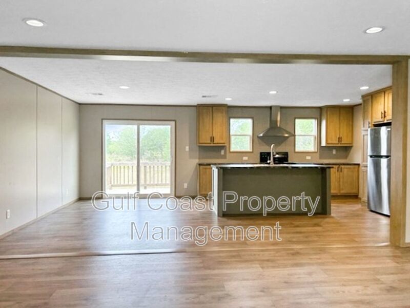 A Rare Find Five Bedrooms And Three Baths Located In Punta Gorda. property image