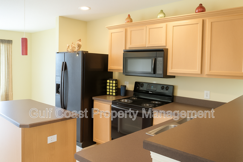 Annual 2BR/2.5BA Townhome with Preserve Views, New Kitchen Upgrades & Community Pool in Gated Willowbrook property image
