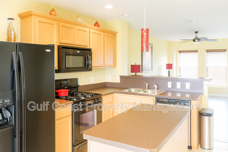 Annual 2BR/2.5BA Townhome with Preserve Views, New Kitchen Upgrades & Community Pool in Gated Willowbrook property image
