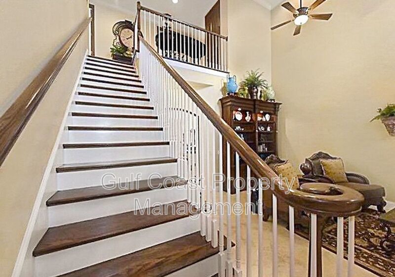 Annual Rental Beautiful 4 Bedroom 3.5 Bathroom Townhome in Bougainvillea property image