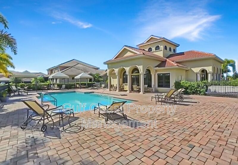 Annual Rental Beautiful 4 Bedroom 3.5 Bathroom Townhome in Bougainvillea property image