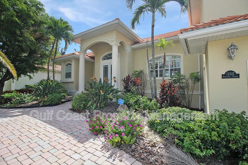 Annual Rental Home with 4BR/3BA Pool with Boat Slip in Harbour Landings property image