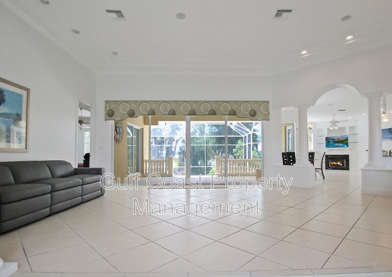 Annual Rental Home with 4BR/3BA Pool with Boat Slip in Harbour Landings property image