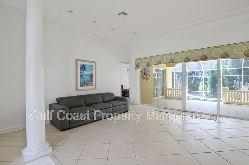 Annual Rental Home with 4BR/3BA Pool with Boat Slip in Harbour Landings property image