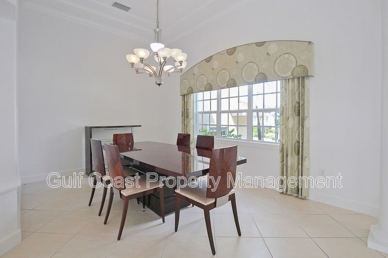 Annual Rental Home with 4BR/3BA Pool with Boat Slip in Harbour Landings property image