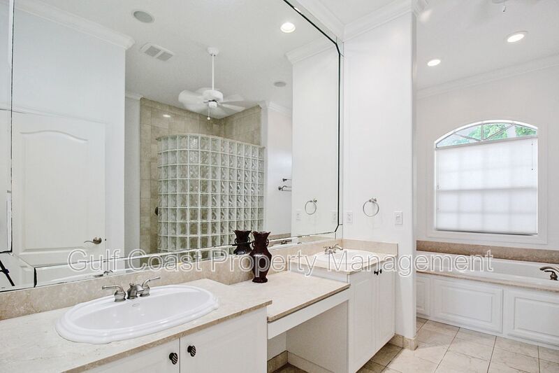 Annual Rental Home with 4BR/3BA Pool with Boat Slip in Harbour Landings property image