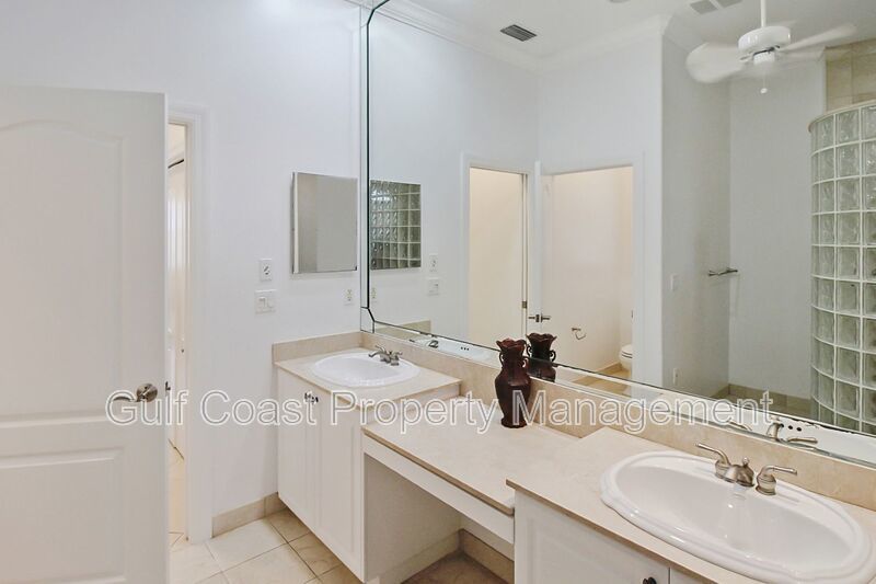 Annual Rental Home with 4BR/3BA Pool with Boat Slip in Harbour Landings property image