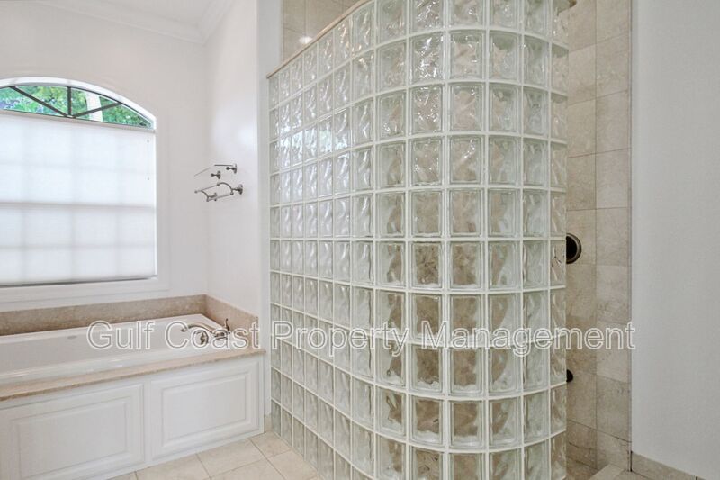 Annual Rental Home with 4BR/3BA Pool with Boat Slip in Harbour Landings property image