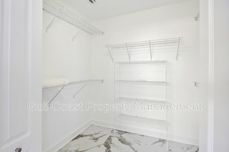 Annual Rental Home with 4BR/3BA Pool with Boat Slip in Harbour Landings property image