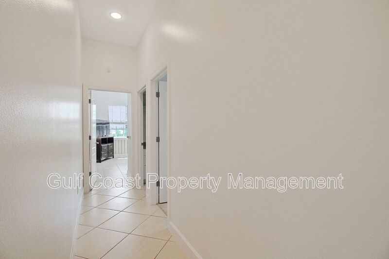 Annual Rental Home with 4BR/3BA Pool with Boat Slip in Harbour Landings property image