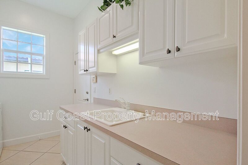 Annual Rental Home with 4BR/3BA Pool with Boat Slip in Harbour Landings property image