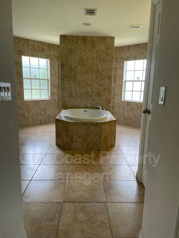 825 Sunrise Blvd property image