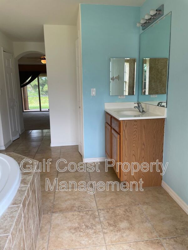 825 Sunrise Blvd property image
