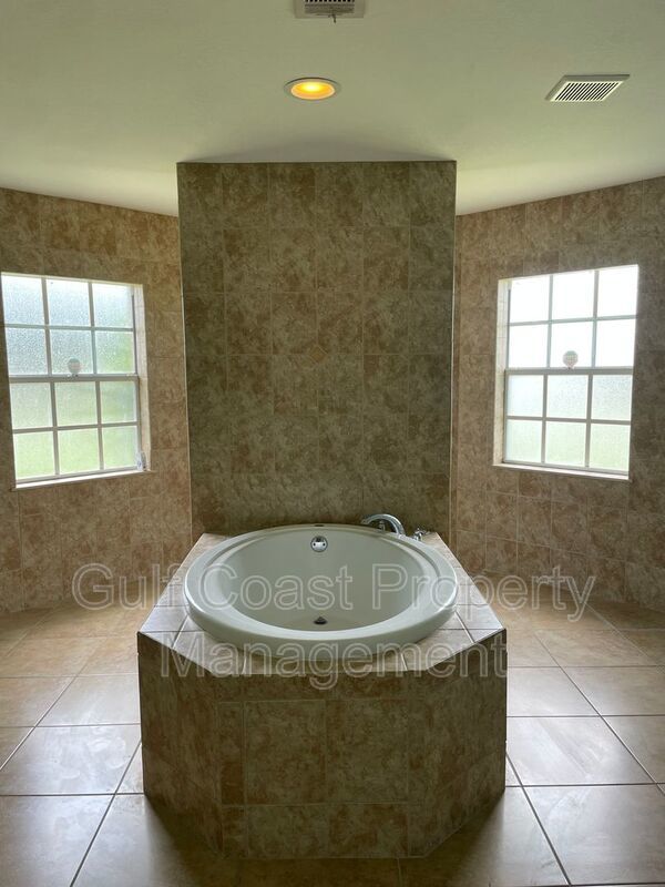 825 Sunrise Blvd property image