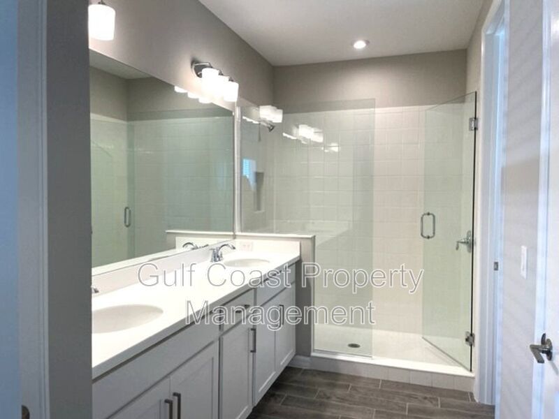 4 Bedroom Home Plus a Home Office, Loft and Bonus Room property image