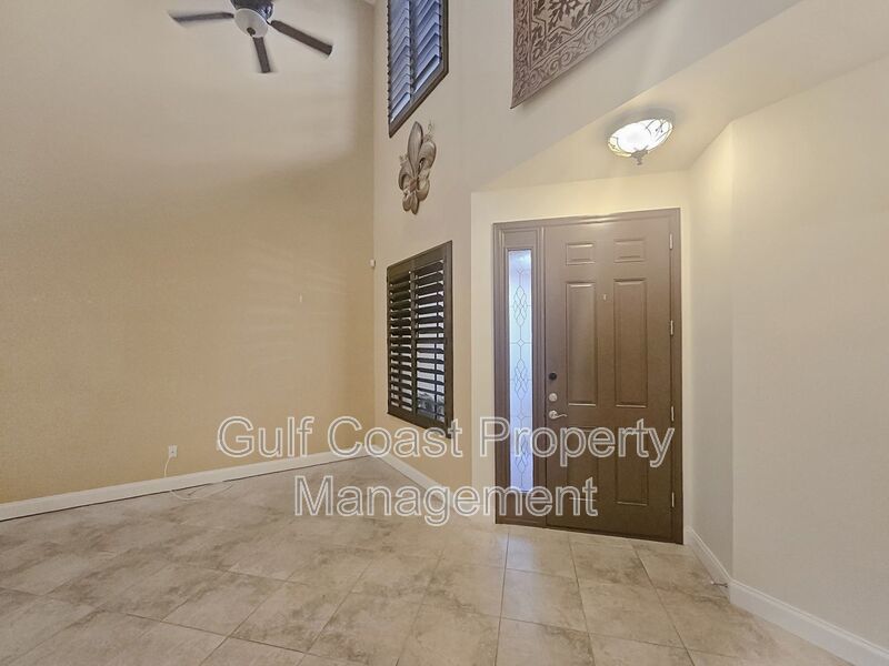 Annual Rental Beautiful 4 Bedroom 3.5 Bathroom Townhome in Bougainvillea property image