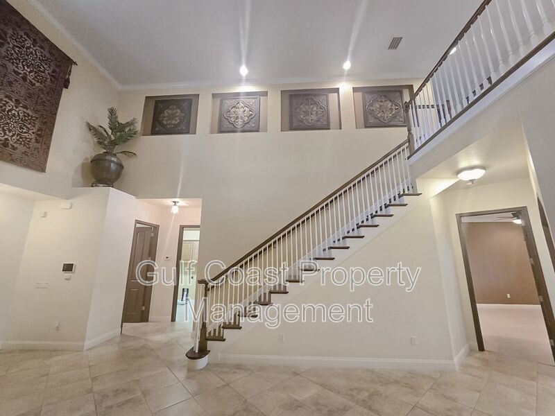Annual Rental Beautiful 4 Bedroom 3.5 Bathroom Townhome in Bougainvillea property image