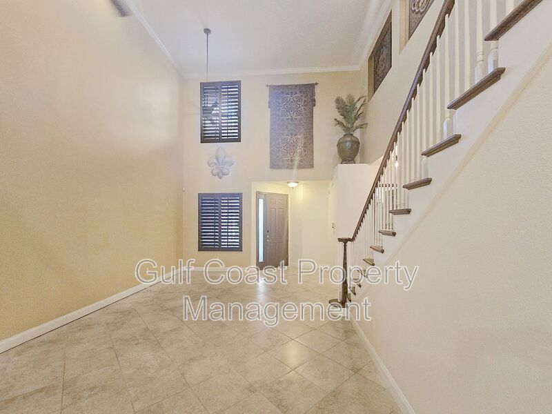 Annual Rental Beautiful 4 Bedroom 3.5 Bathroom Townhome in Bougainvillea property image