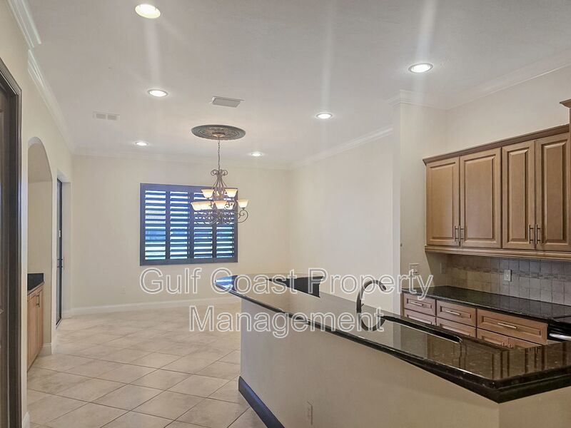 Annual Rental Beautiful 4 Bedroom 3.5 Bathroom Townhome in Bougainvillea property image