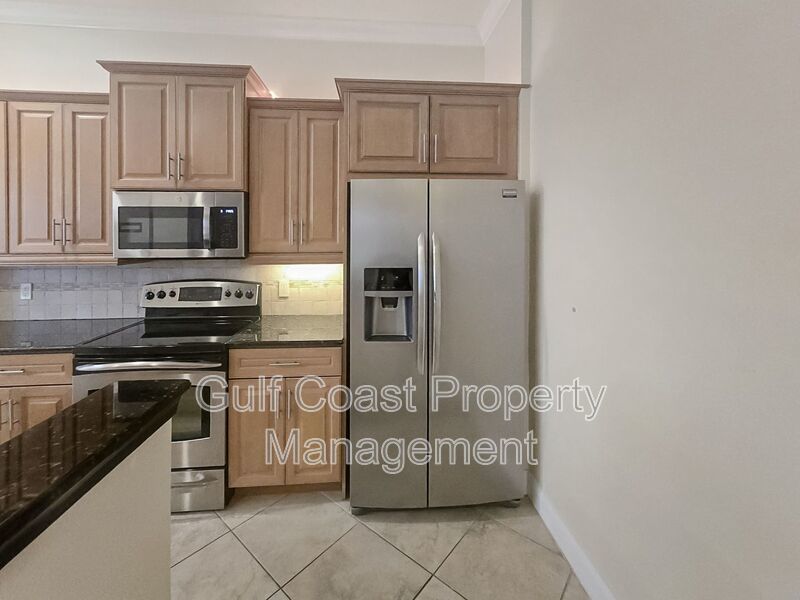 Annual Rental Beautiful 4 Bedroom 3.5 Bathroom Townhome in Bougainvillea property image