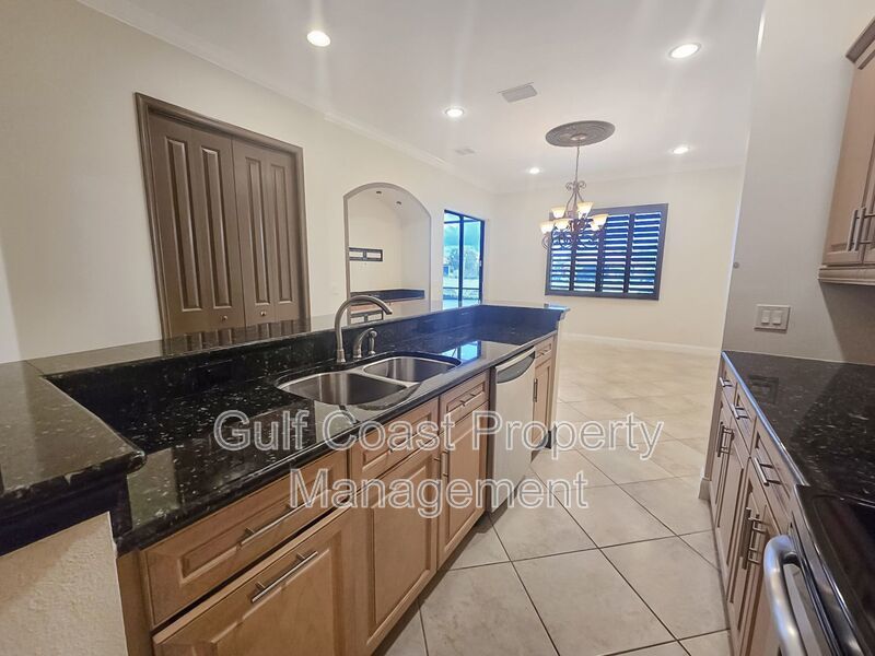 Annual Rental Beautiful 4 Bedroom 3.5 Bathroom Townhome in Bougainvillea property image