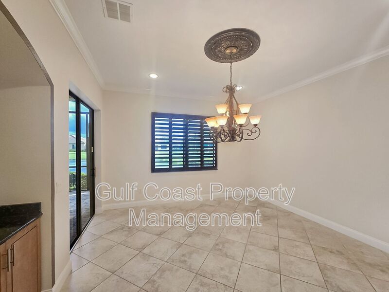 Annual Rental Beautiful 4 Bedroom 3.5 Bathroom Townhome in Bougainvillea property image