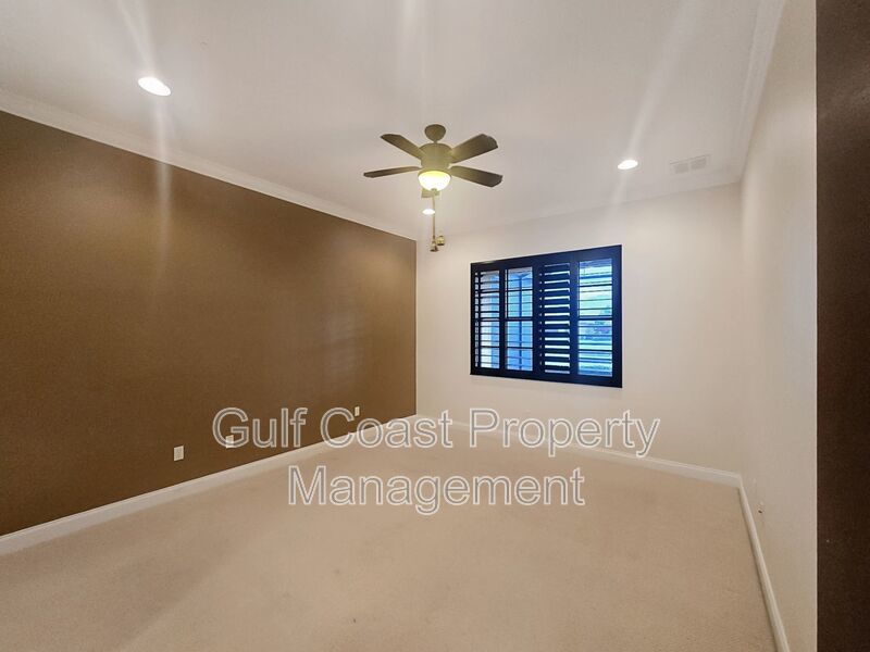 Annual Rental Beautiful 4 Bedroom 3.5 Bathroom Townhome in Bougainvillea property image