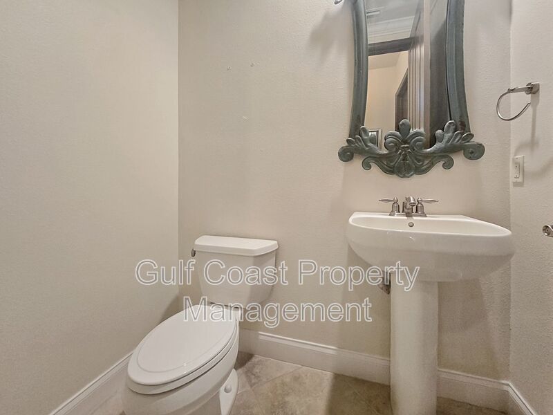 Annual Rental Beautiful 4 Bedroom 3.5 Bathroom Townhome in Bougainvillea property image
