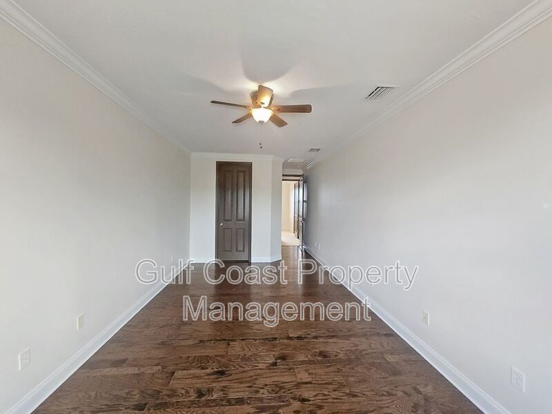 Annual Rental Beautiful 4 Bedroom 3.5 Bathroom Townhome in Bougainvillea property image