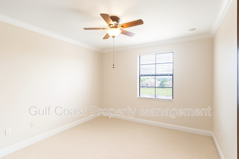 Annual Rental Beautiful 4 Bedroom 3.5 Bathroom Townhome in Bougainvillea property image