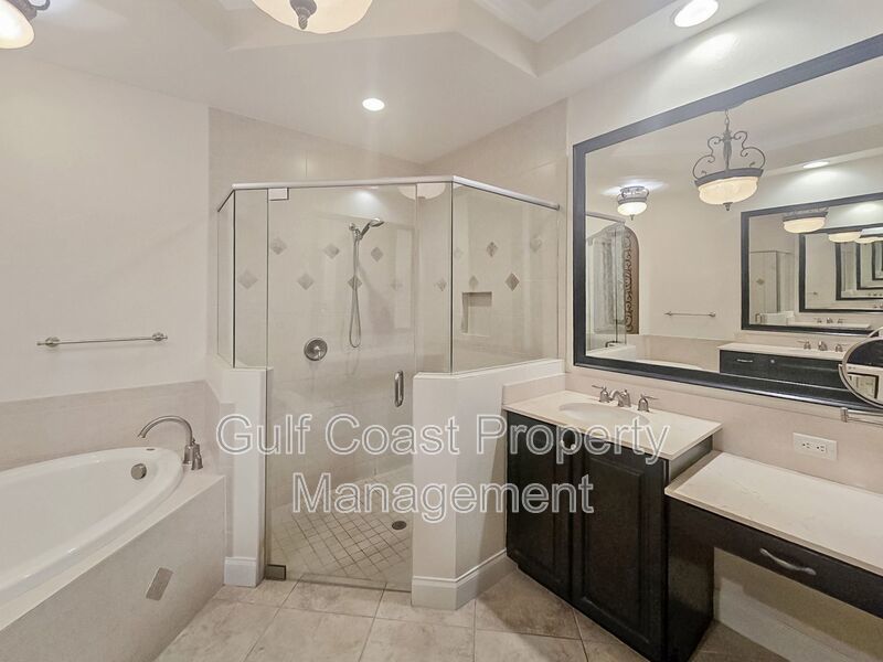 Annual Rental Beautiful 4 Bedroom 3.5 Bathroom Townhome in Bougainvillea property image