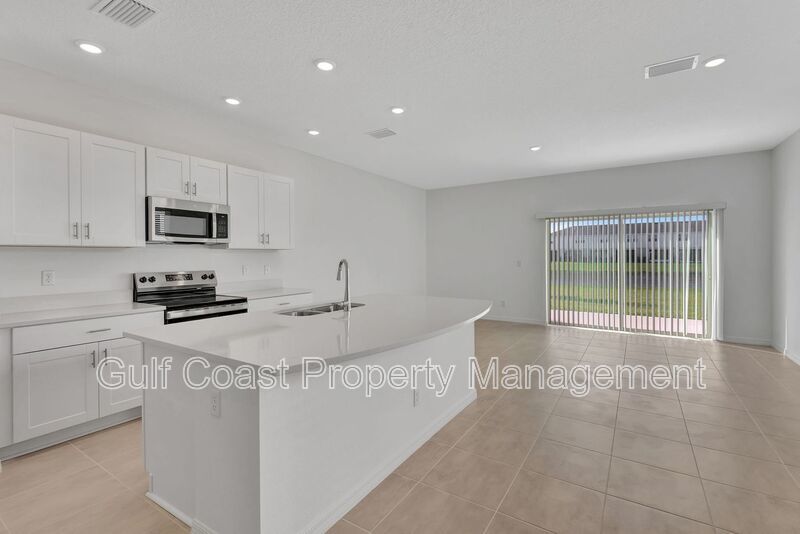 Annual Rental – Brand-New End Unit 3 Bedroom, 2.5 Bath Townhome with Garage and Lake Views in Azario, Lakewood Ranch property image