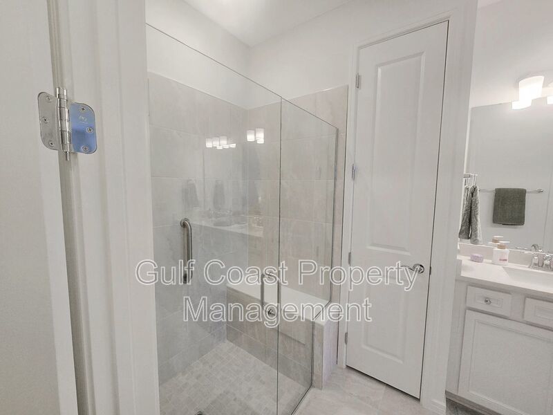 Annual Rental – Furnished or Unfurnished 2-Bedroom Villa with Flex Room and Lake Views in Del Webb Bayview, a 55+ Gated Community property image