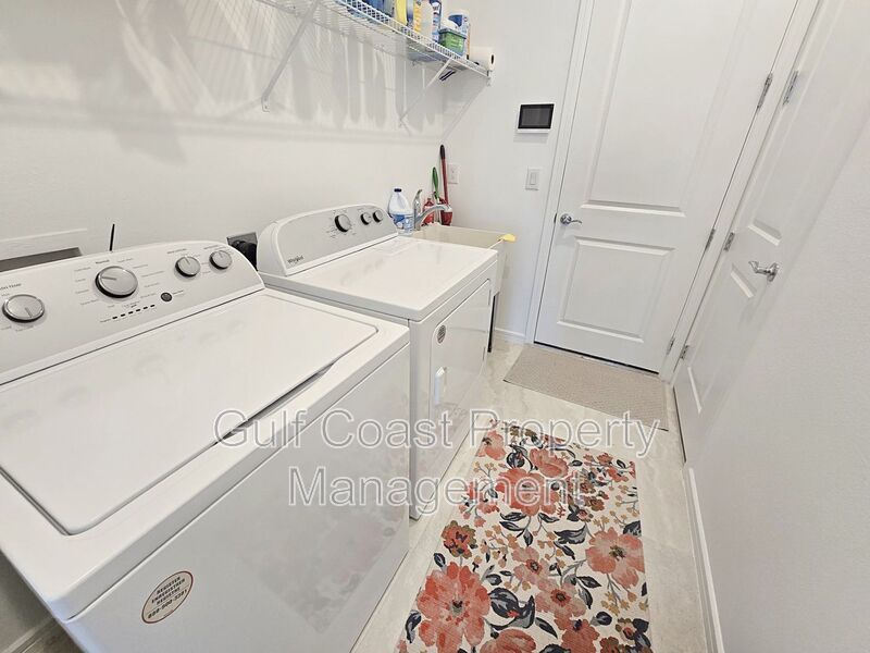 Annual Rental – Furnished or Unfurnished 2-Bedroom Villa with Flex Room and Lake Views in Del Webb Bayview, a 55+ Gated Community property image