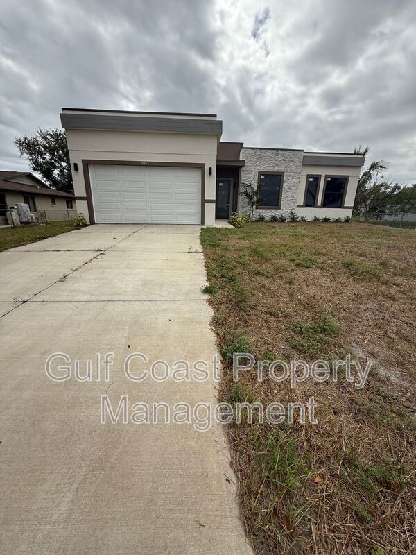 2052 NE 18th Ter property image
