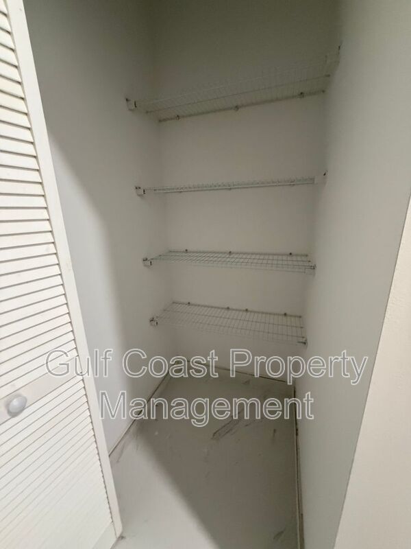 2052 NE 18th Ter property image