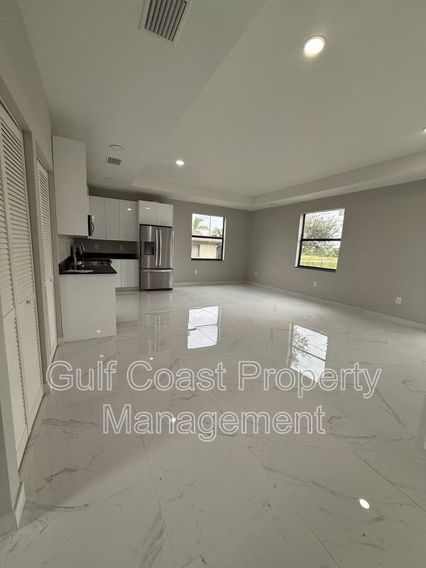 2052 NE 18th Ter property image