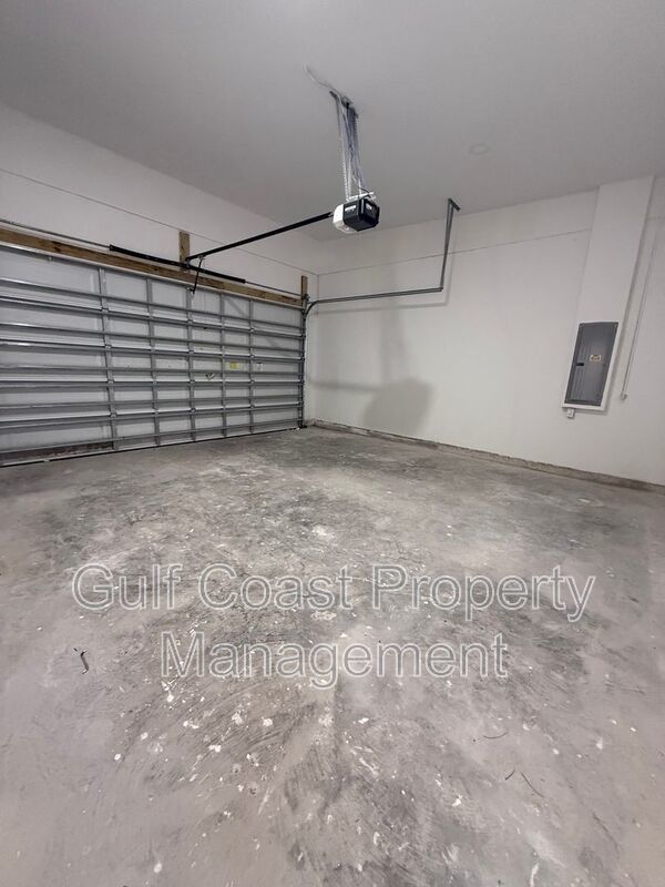 2052 NE 18th Ter property image