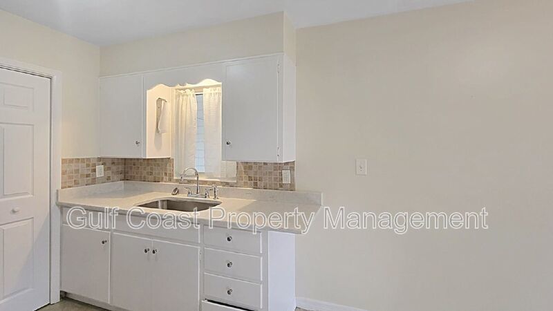Charming Renovated One-Bedroom Villa Near Downtown Bradenton – Modern Comfort Meets Classic Florida Living property image