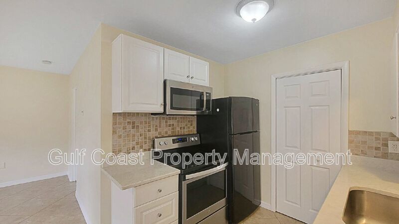 Charming Renovated One-Bedroom Villa Near Downtown Bradenton – Modern Comfort Meets Classic Florida Living property image