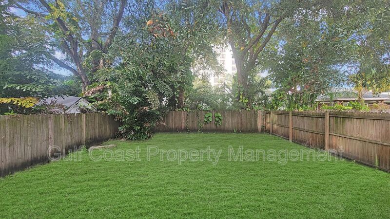 Charming Renovated One-Bedroom Villa Near Downtown Bradenton – Modern Comfort Meets Classic Florida Living property image